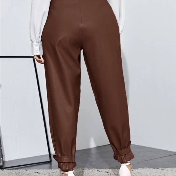 Shein plus women's vegan leather pants - Picture 2 of 10